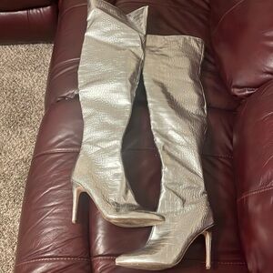Long thigh boots